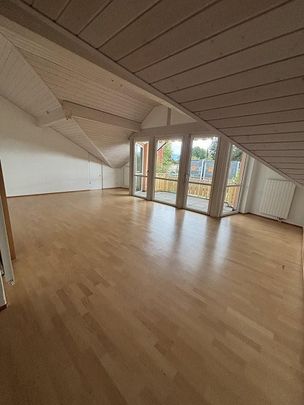 Schöne 2-Zimmer-Dachwohnung nähe Dorfkern! - Photo 1