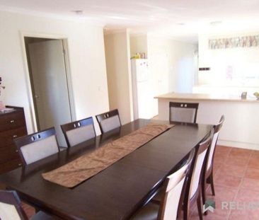 Modern 3-Bedroom Home in Prime Werribee Location! - Photo 4