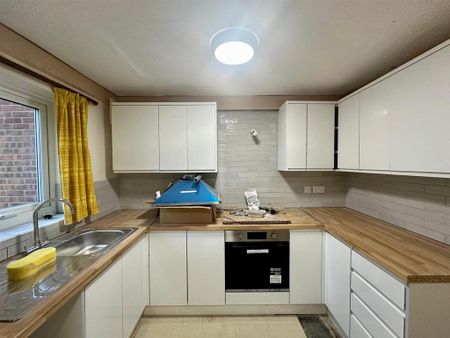 2 bedroom end of terrace house to rent - Photo 4