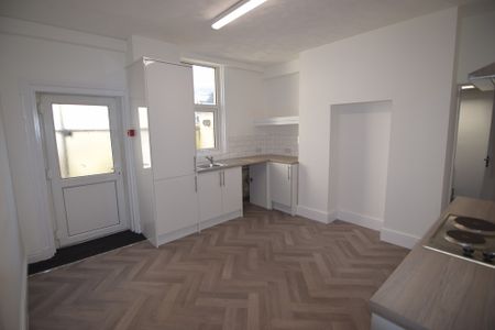 To Let 2 Bed Ground Floor Flat - Photo 4