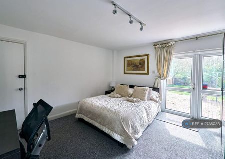 1 bedroom in a house share to rent - Photo 3