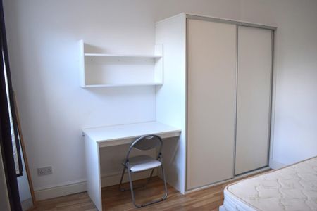 8 bedroom terraced house to rent - Photo 3