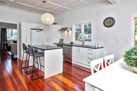 Charming 1930s Bungalow in Vibrant Otahuhu - A Perfect Blend of Character and Modern Living - Photo 3