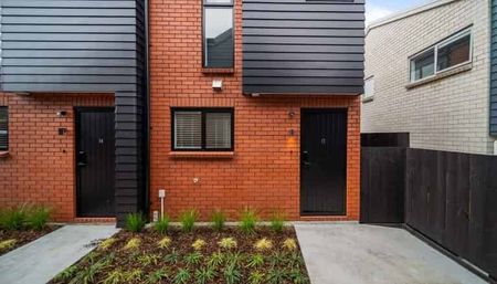 Modern 1 bedroom Townhouse! - Photo 3