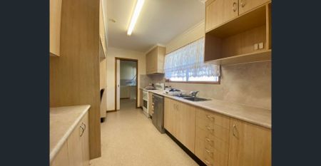 SPACIOUS LOWSET HOME ON SLAB - Photo 3