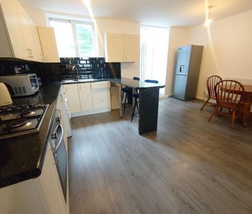 3 bedroom terraced house to rent - Photo 5