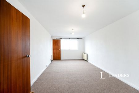 2 bedroom apartment to rent Clarendon Road, Southsea, Hampshire, PO4 - Photo 2