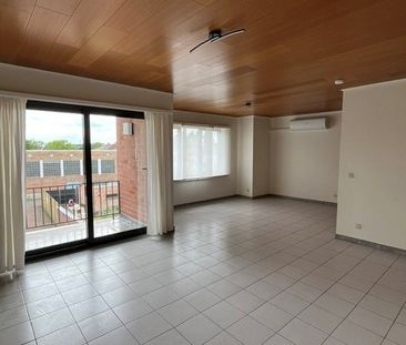 - Meerdonk – Instapklaar appartement met 2 slaapkamers en autostaan... - Foto 3
