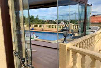 Villa for rent with 3 bedrooms and pool in Calpe for the winter season.