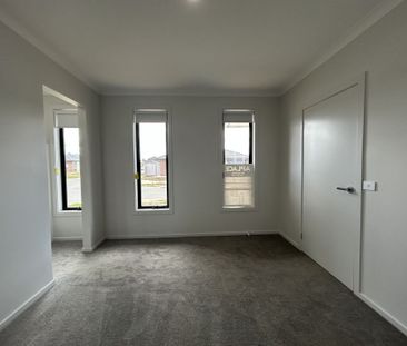 BRAND NEW FOUR BEDROOM HOME ! - Photo 3