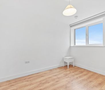 2 bedroom penthouse to rent - Photo 4