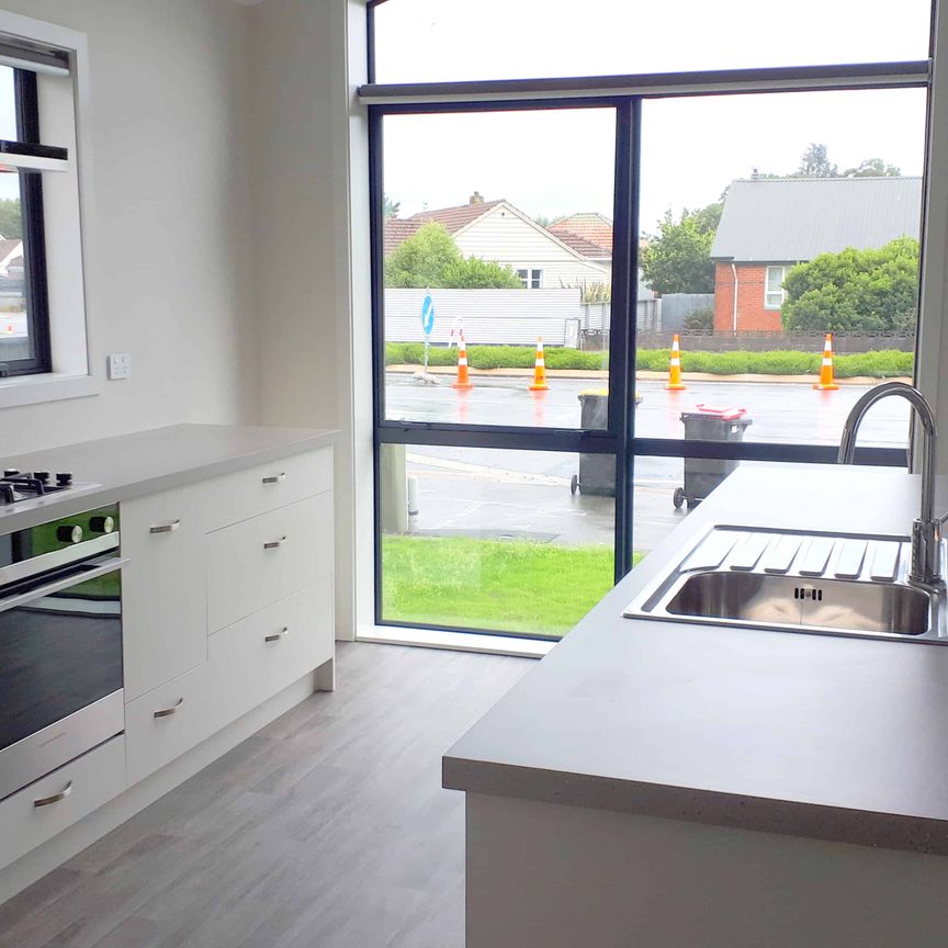 Four bedrooms on Tweed! - Photo 1