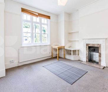 large two bedroom split level property situated in Muswell Hill - Photo 6