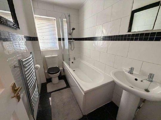 Roxborough Walk, Liverpool, Merseyside, L25 - Photo 1