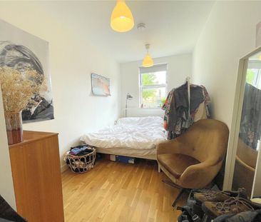 Coronation Road, - Photo 6