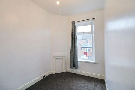 3 bed upper flat to rent in NE6 - Photo 2