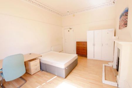 3 Bed Flat, Gibson Street, G12 - Photo 3