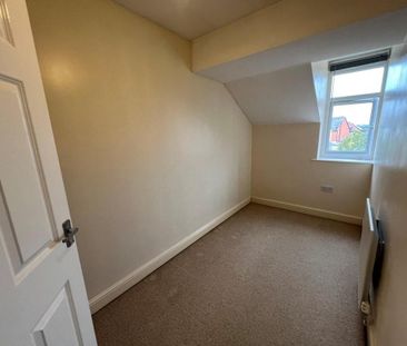 3 bedroom end of terrace house to rent - Photo 3