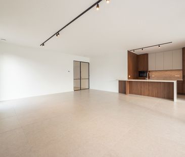 Prestigieus nieuwbouwappartement met groot terras. - Foto 1