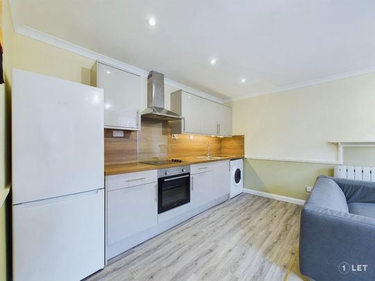 1 bedroom flat to rent - Photo 1