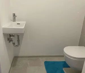+ NEU+ NÄHE BUSHALTESTELLE POLGARSTRASSE 44.5M2 2-ZIMMERWOHNUNG PLUS 10M2 BALKON INKL HOCHWERTIGER KÜCHE UND KELLERABTEIL - Photo 3