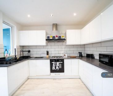 2 bedroom semi-detached house to rent - Photo 6