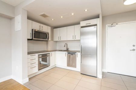 230 Oak Street — 1 Bedroom - unit 1707 - Photo 5