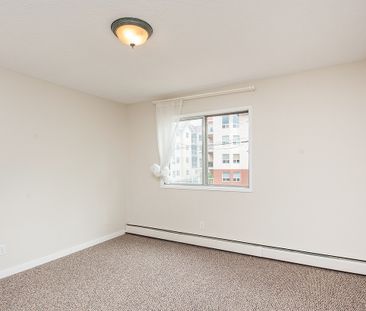 Diplomat Manor - Photo 3