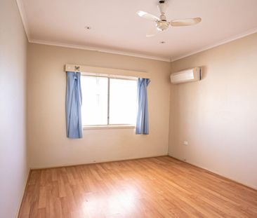 Low Maintenance 3x1 - Photo 1