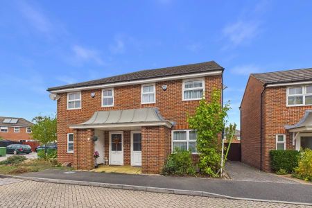 3 bedroom semi-detached house to rent - Photo 5