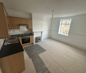 2 bed Apartment - To Let - Photo 5