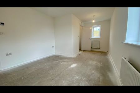 3 Bed Detached House, Mirpur Close, CV6 - Photo 2