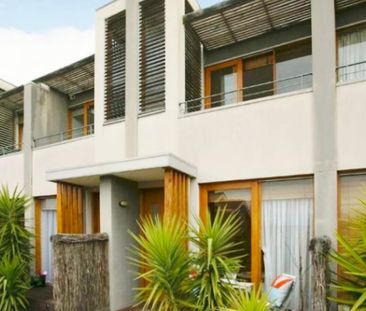 6/12 Wyuna Road, Caulfield North, Vic 3161 - Photo 4