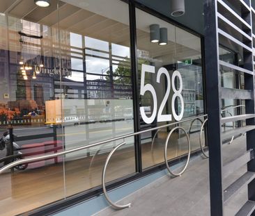 LIVE IN SWANSTON STREET CARLTON LARGE ONE BEDROOM FURNISHED APARTME... - Photo 6