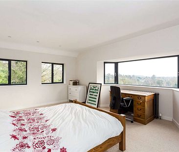 A beautiful family home set in 1.2 acres of stunning gardens that overlook the Surrey hills. - Photo 1