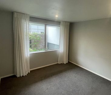 Modern 2BR City Haven - Deck & Garden! - Photo 2