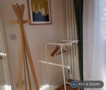 1 bedroom in a house share to rent - Photo 2