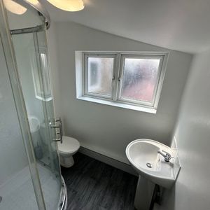 Room 2, Nottingham, NG17 - Photo 2