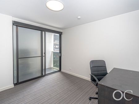 OPEN THE DOOR TO 'UNO' – CITY CENTRE LIVING AT ITS BEST - Photo 4