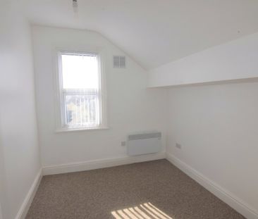 To Let 2 Bed Apartment - Photo 5