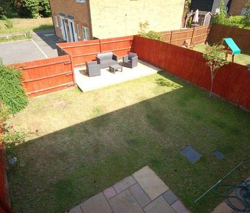 4 bedroom semi-detached house to rent - Photo 4