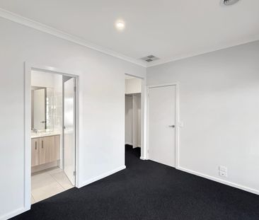 🏡 Brand New 4-Bedroom House in Eynesbury - Photo 4