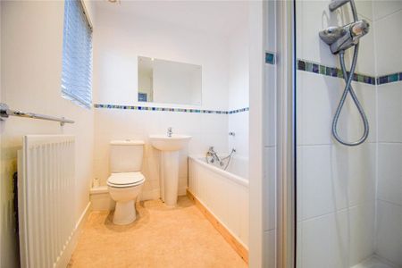 4 bedroom detached house to rent - Photo 3