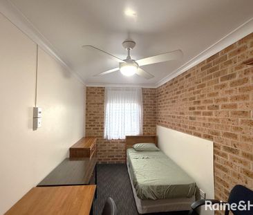 Male Only Boarding House Accommodation - Furnished Single Room - Photo 2
