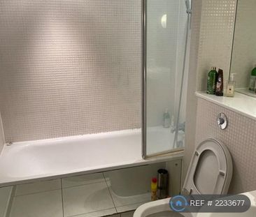 2 bedroom penthouse to rent - Photo 4