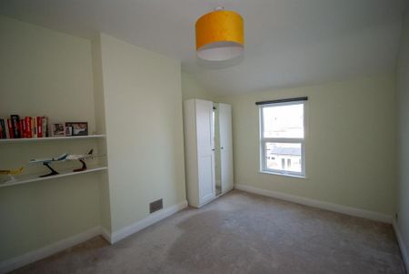 3 bedroom terraced house to rent - Photo 3