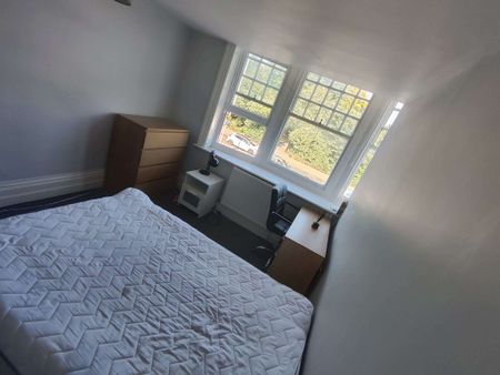 Convenient House Share near Preston Room 1 - Photo 5