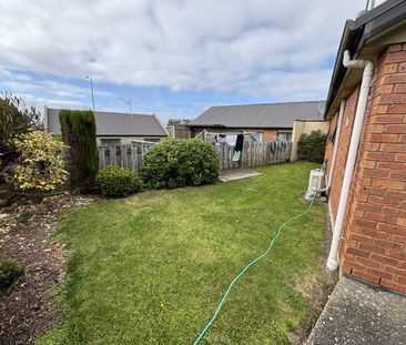 Two bedroom brick beauty - Photo 3