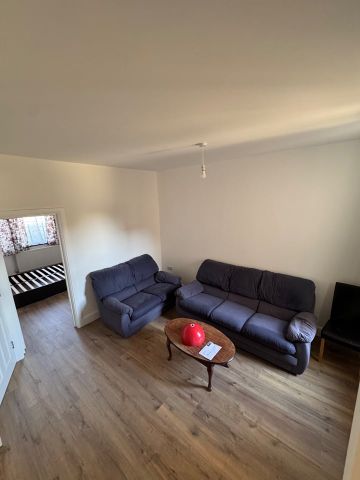 5 Bed Terraced House, Denton Road, N18 - Photo 2