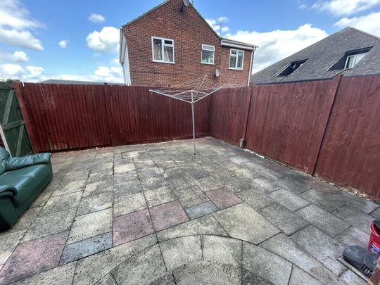 3 bedroom semi-detached house to rent - Photo 1